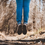 trainingsacteur sprong bos vierkant - Photo by Daniel Apodaca on Unsplash